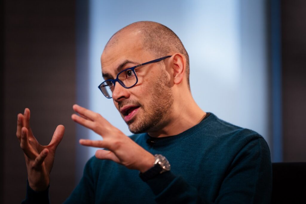DeepMind CEO 提議成立獨立標準機構 監管前沿 AI 模型｜trafficholic AI趨勢